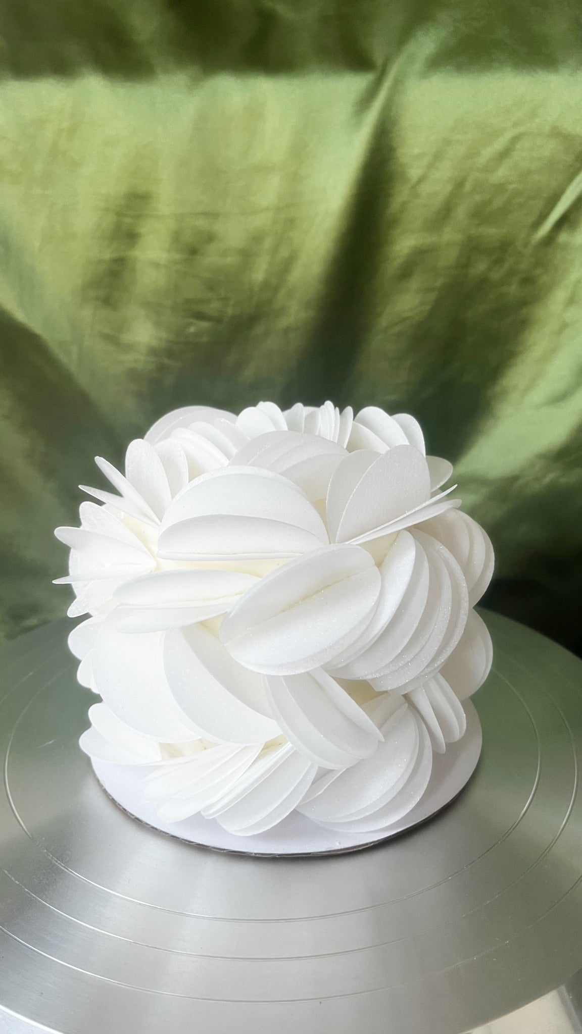 Sculptural buttercream details